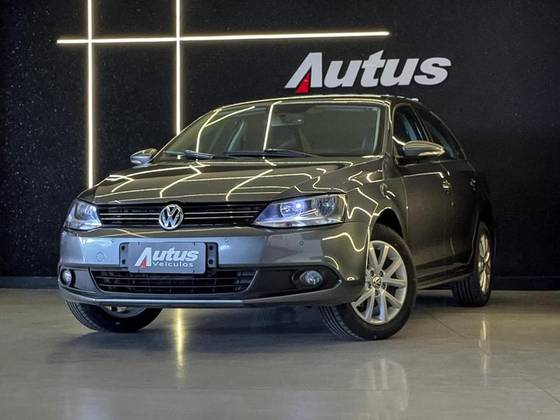 VOLKSWAGEN JETTA 2.0 COMFORTLINE FLEX 4P TIPTRONIC